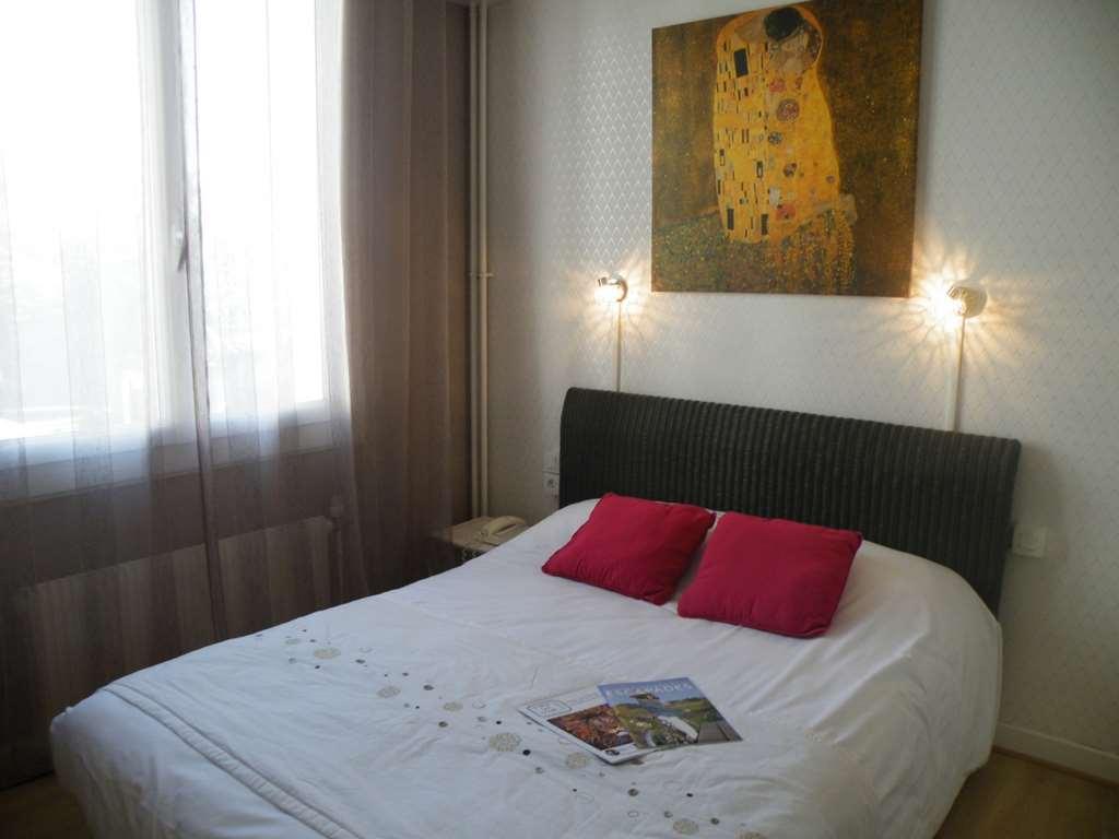 Brit Hotel Roanne - Le Grand Hotel Δωμάτιο φωτογραφία
