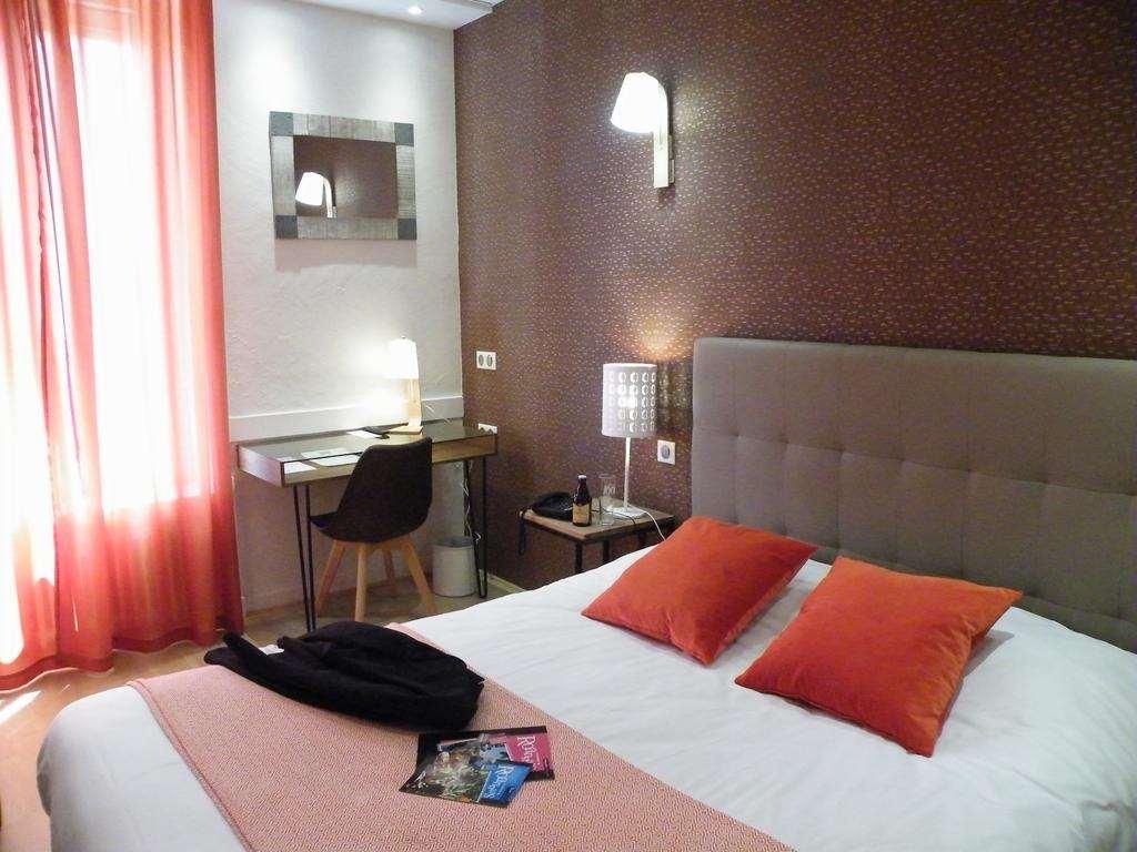 Brit Hotel Roanne - Le Grand Hotel Δωμάτιο φωτογραφία