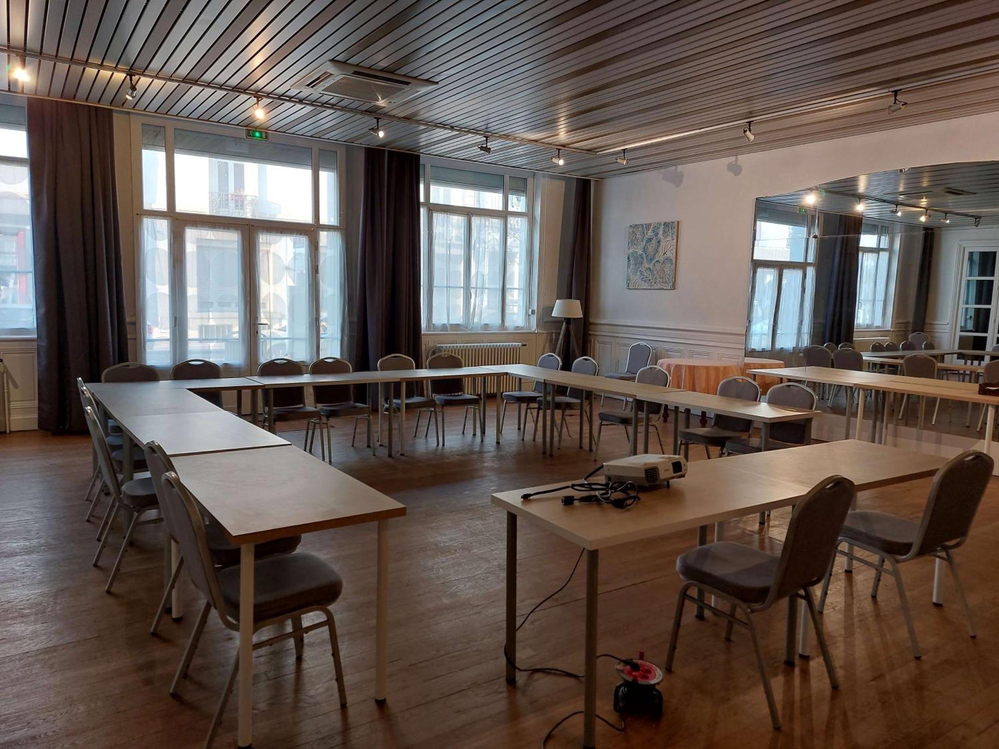 Brit Hotel Roanne - Le Grand Hotel Εξωτερικό φωτογραφία