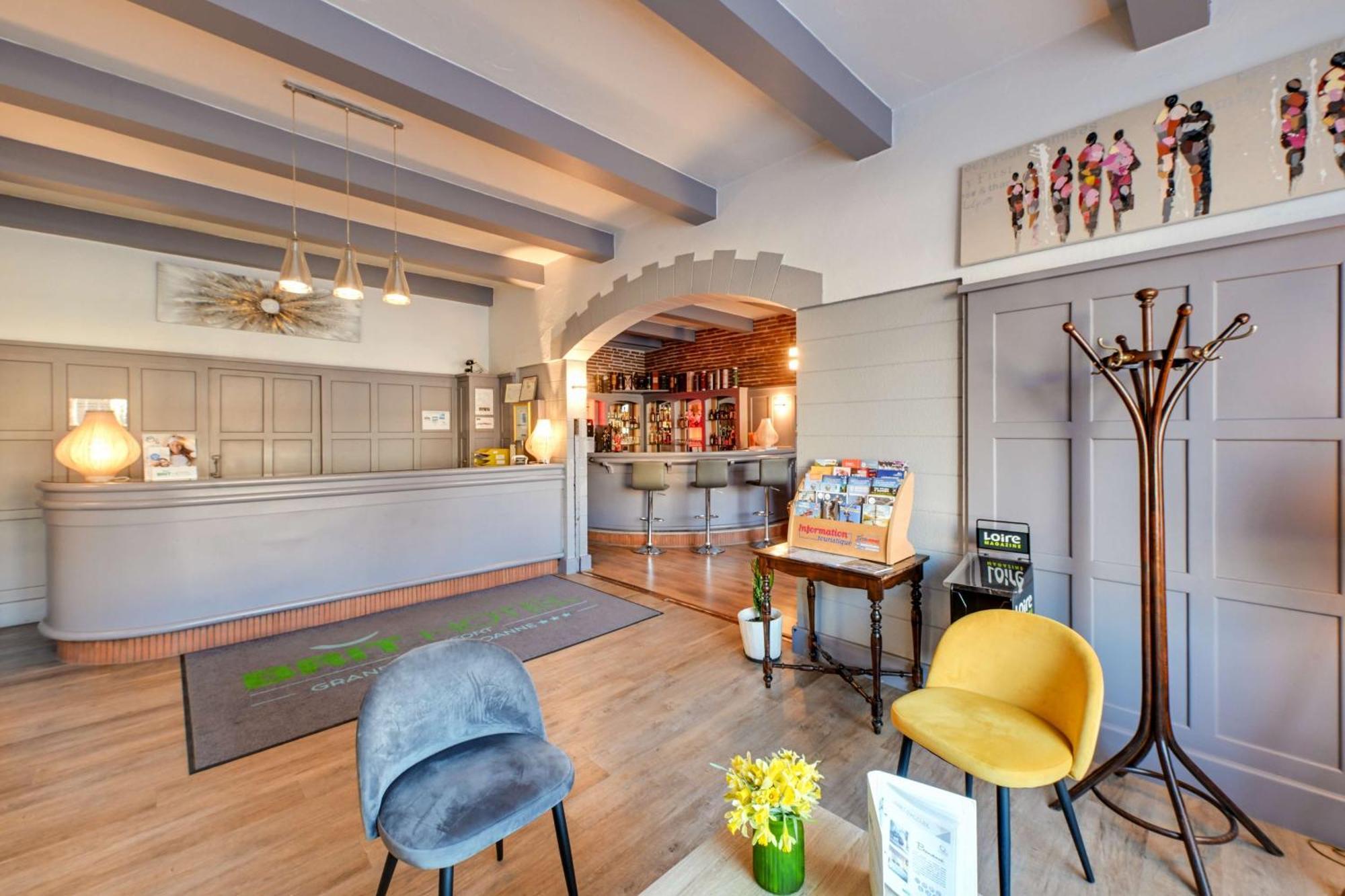 Brit Hotel Roanne - Le Grand Hotel Εξωτερικό φωτογραφία