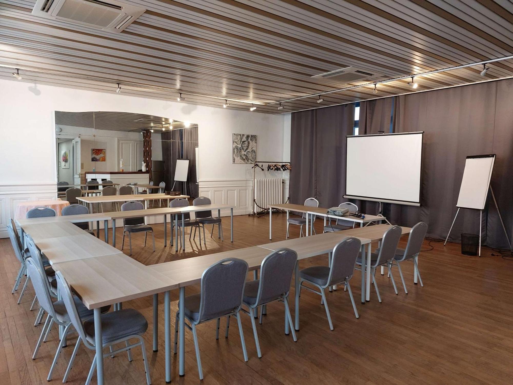 Brit Hotel Roanne - Le Grand Hotel Εξωτερικό φωτογραφία