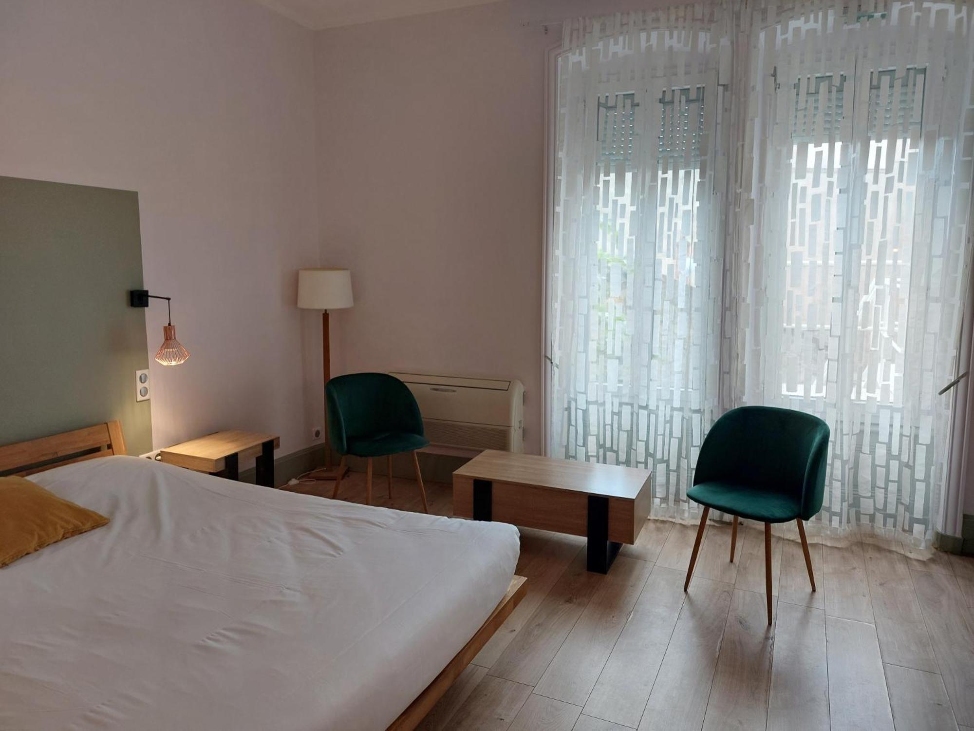 Brit Hotel Roanne - Le Grand Hotel Εξωτερικό φωτογραφία