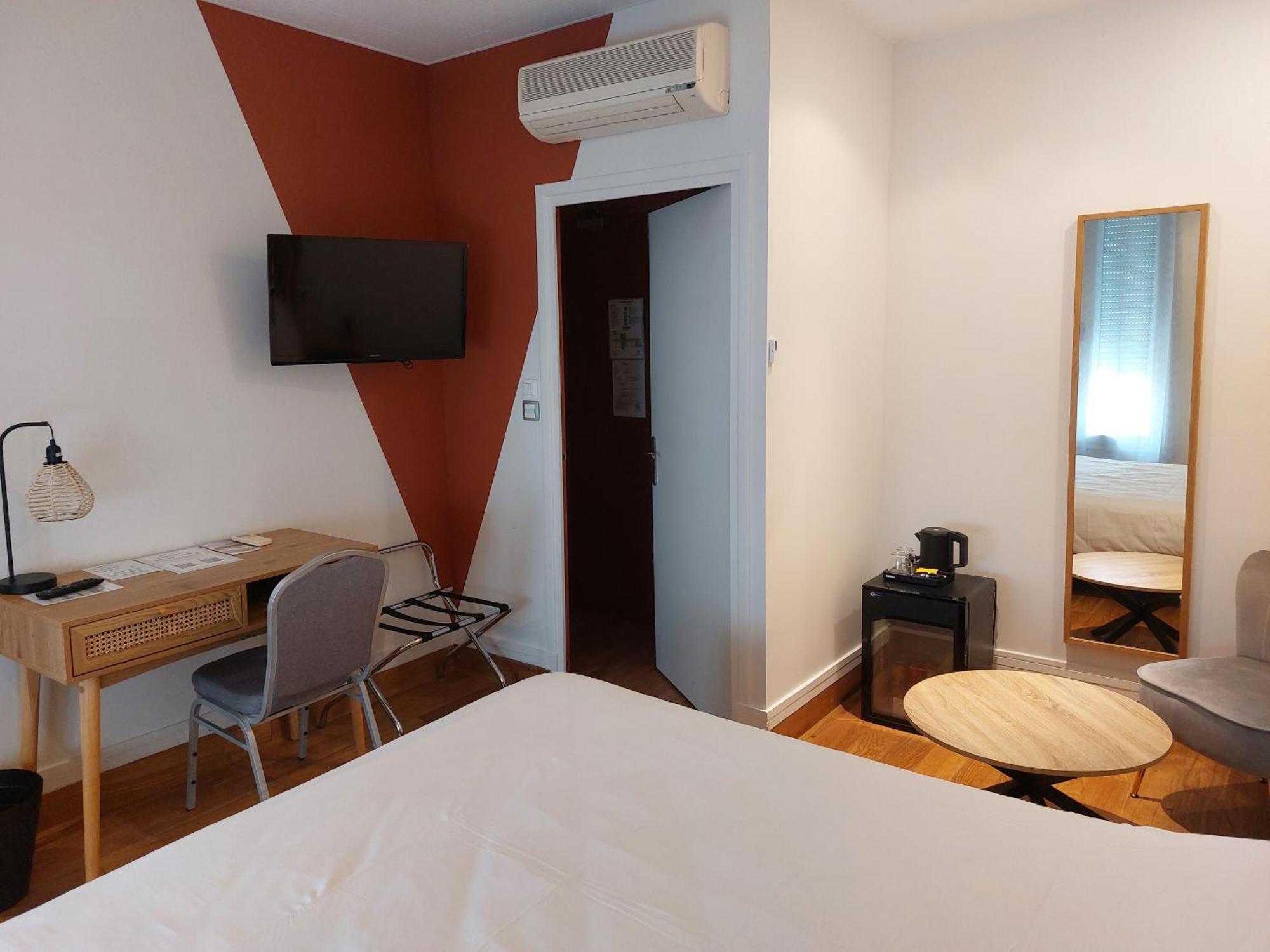 Brit Hotel Roanne - Le Grand Hotel Εξωτερικό φωτογραφία