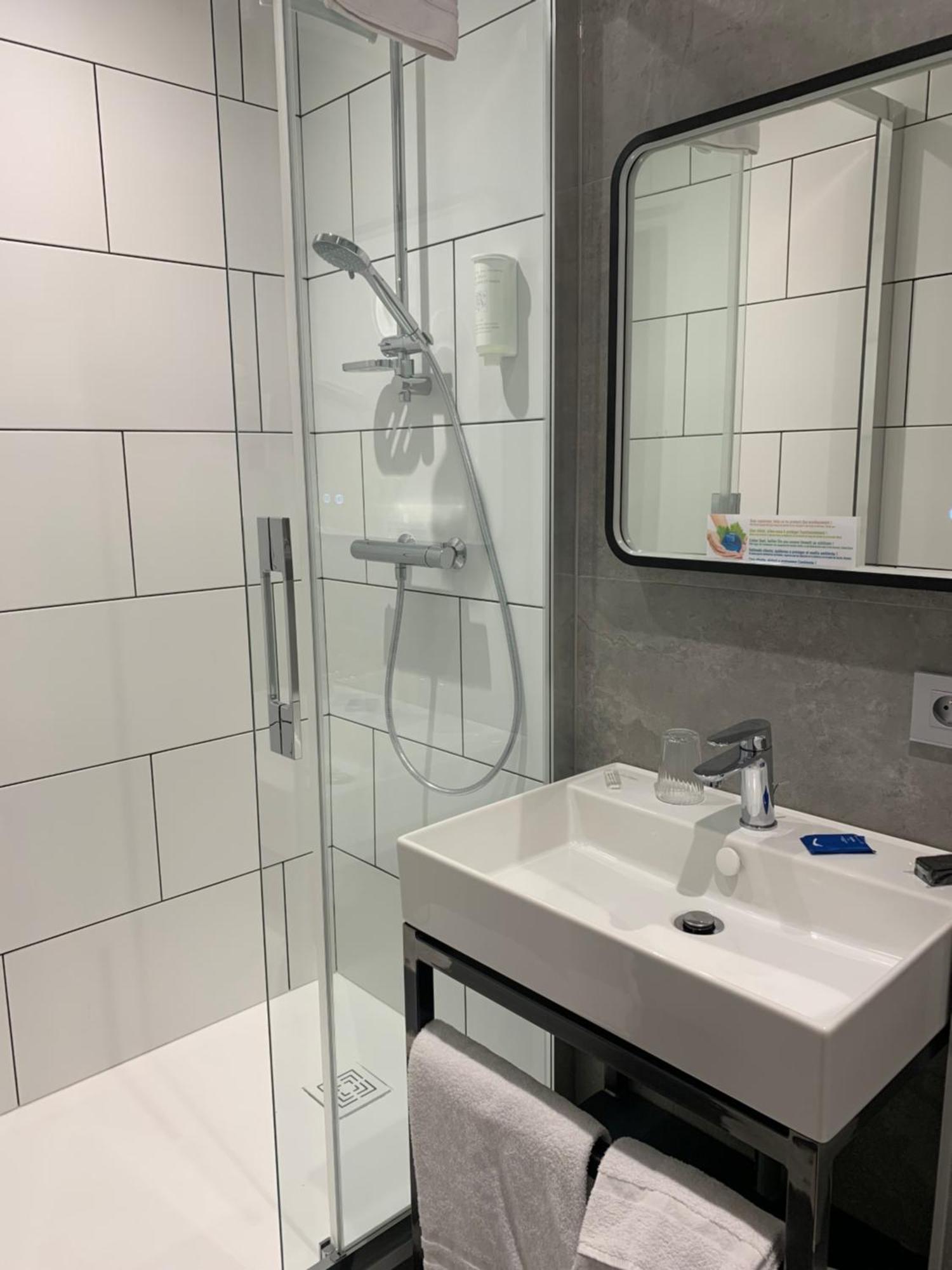 Brit Hotel Roanne - Le Grand Hotel Εξωτερικό φωτογραφία