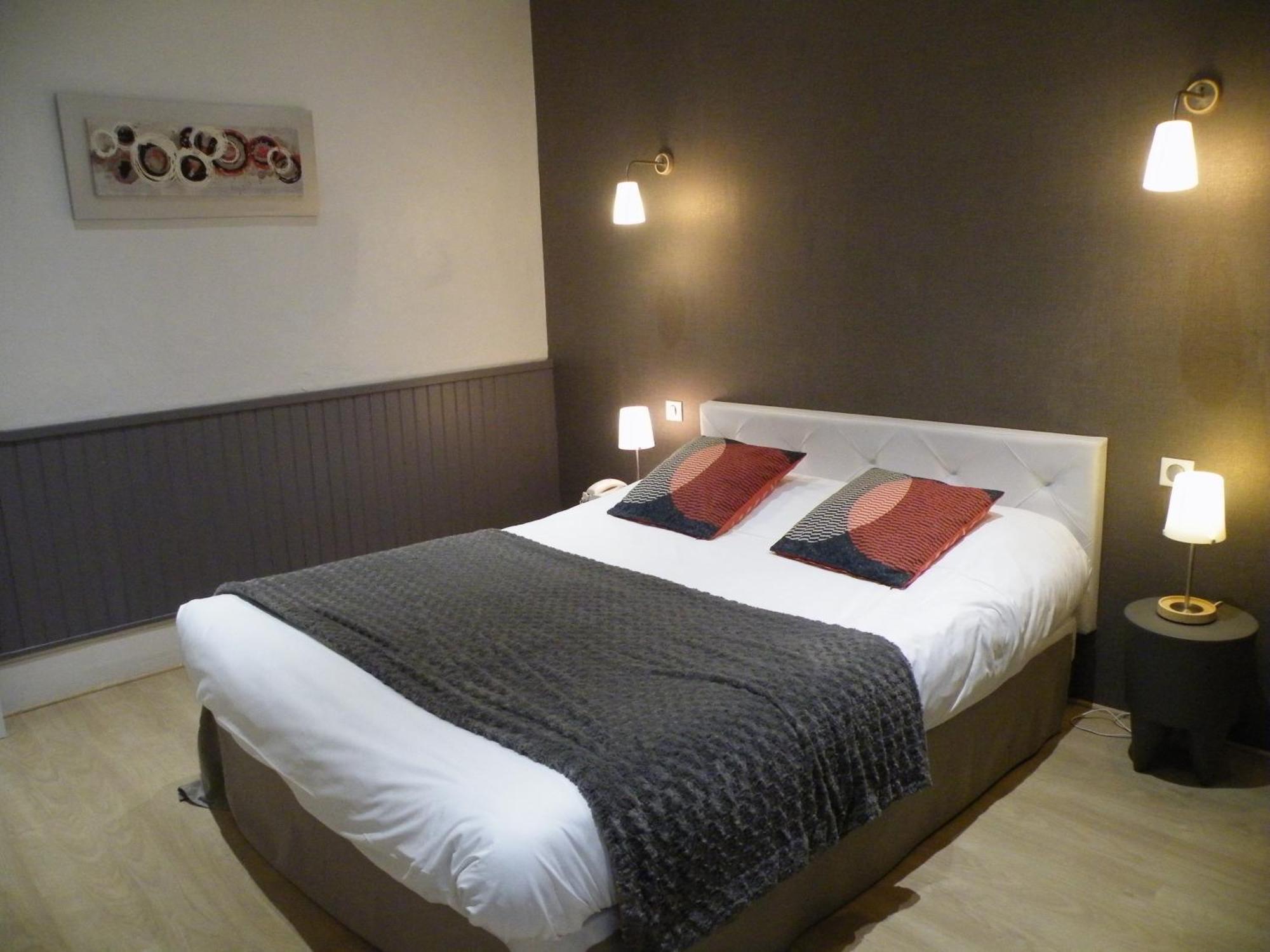 Brit Hotel Roanne - Le Grand Hotel Εξωτερικό φωτογραφία